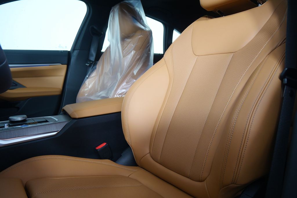 Thumbnail: 2025 BMW i4 - 11