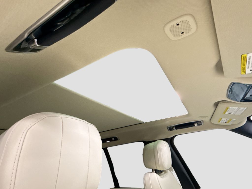 Thumbnail: 2026 Land Rover Range Rover - 17