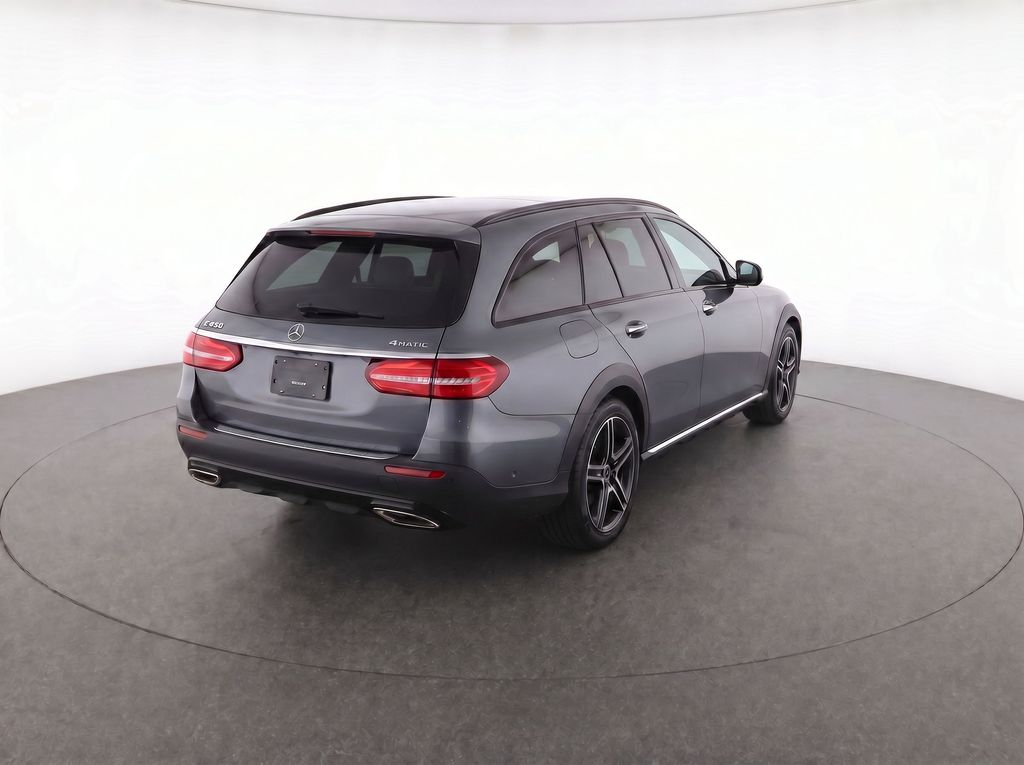 Thumbnail: 2022 Mercedes-Benz E-Class - 4