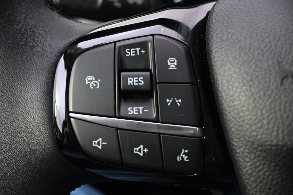 Used 2025  Ford Platinum image 34