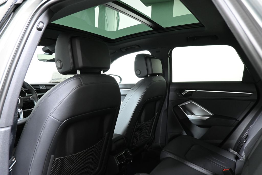 Thumbnail: 2025 Audi Q3 - 27