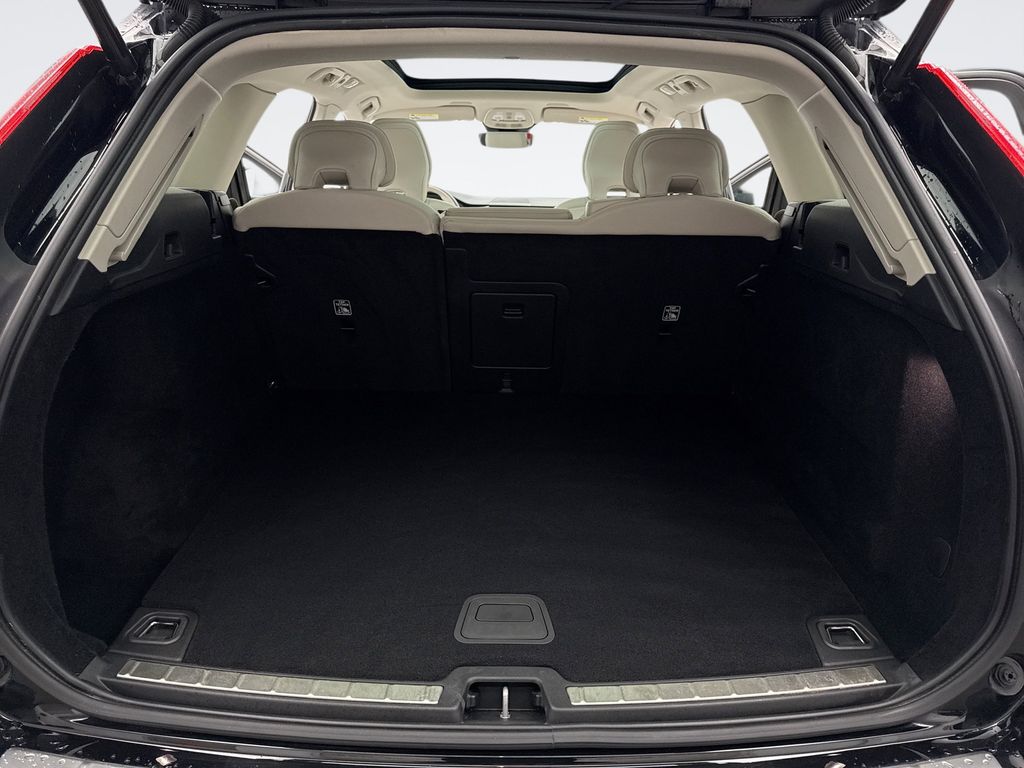 Thumbnail: 2023 Volvo XC60 - 19