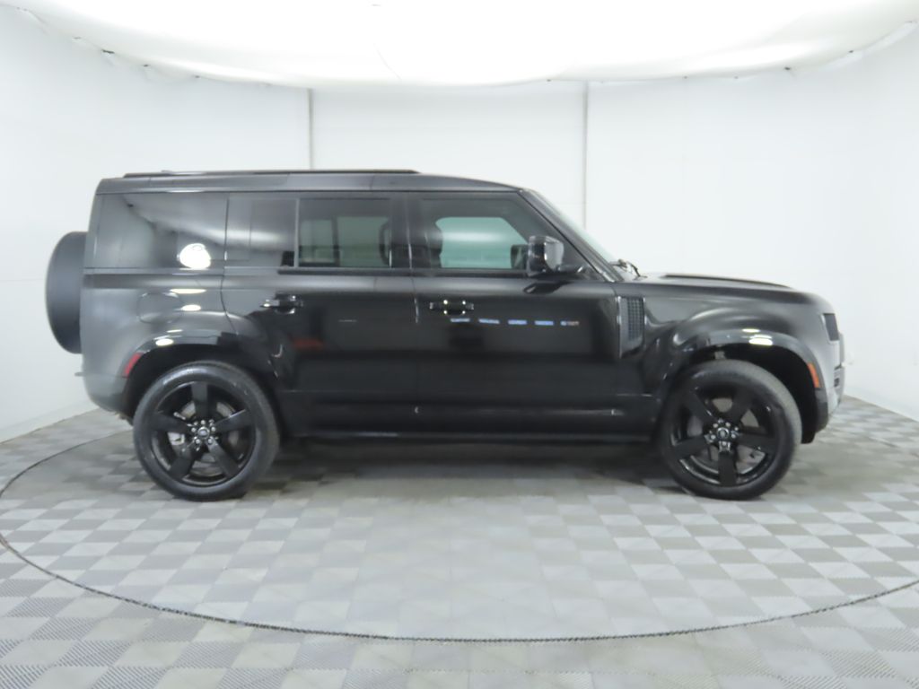 Thumbnail: 2022 Land Rover Defender - 4