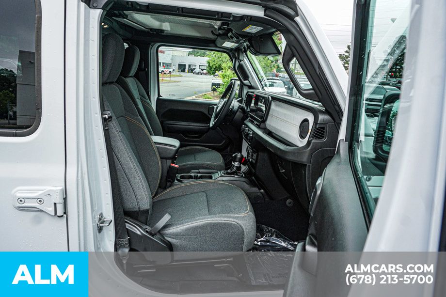 Used 2025 White Jeep Sport S image 23