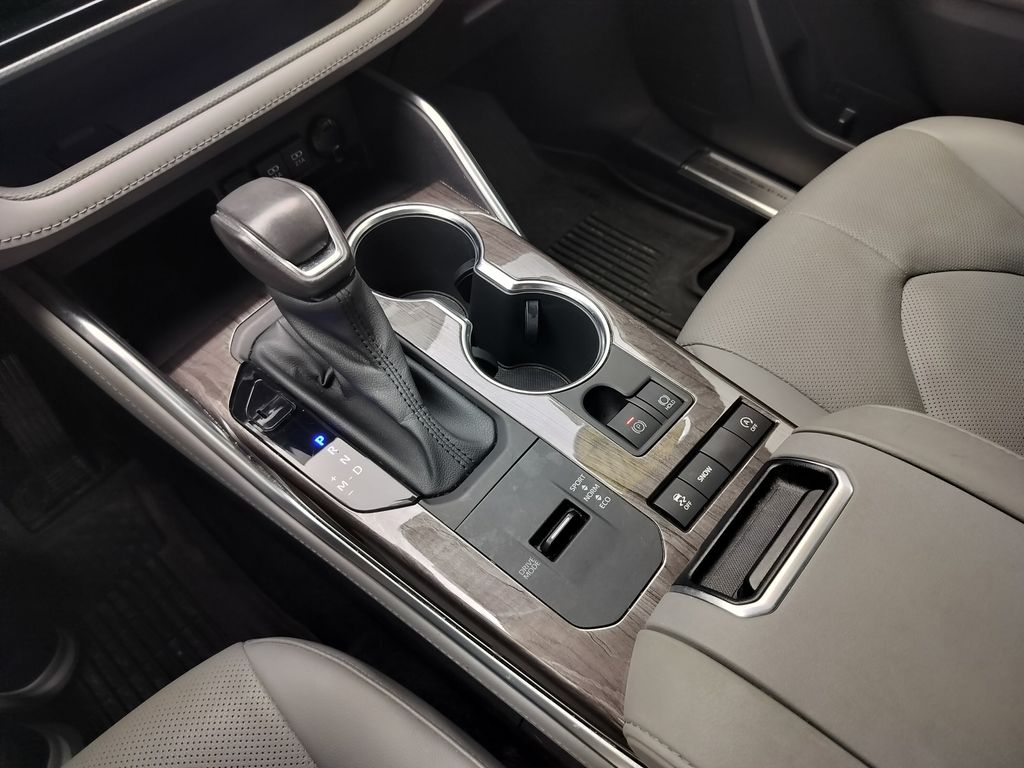 Thumbnail: 2021 Toyota Highlander - 18