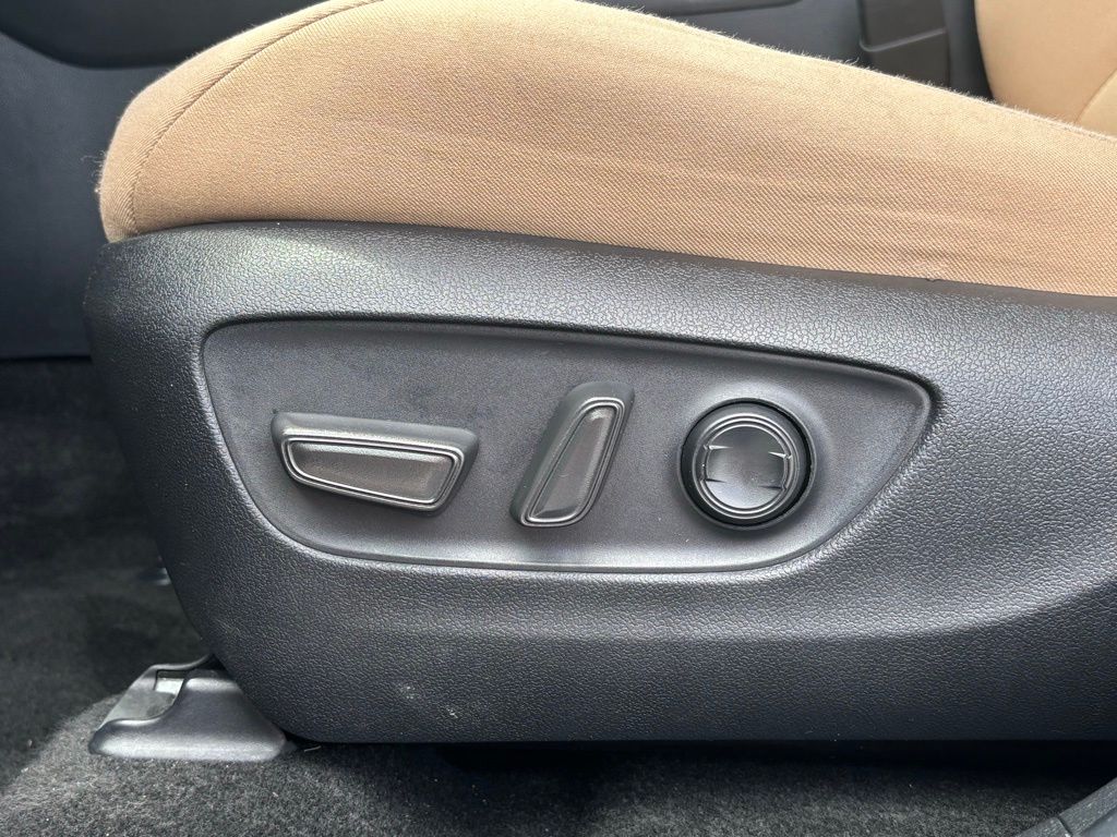2021 Toyota RAV4 Hybrid XLE photo