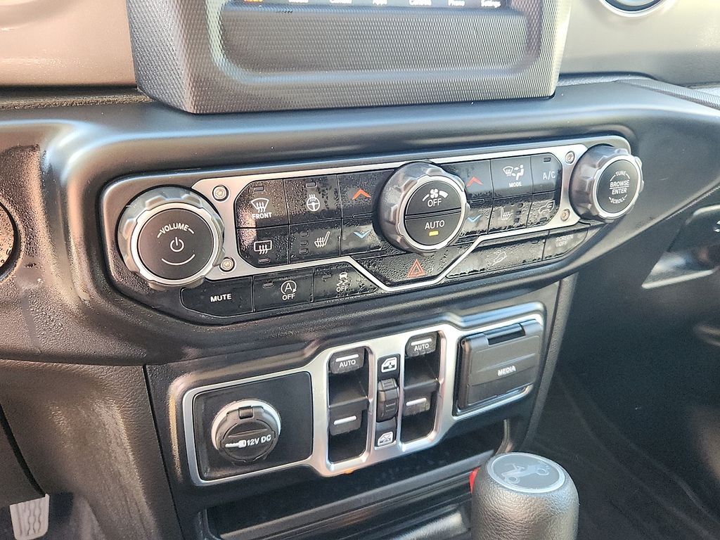 Thumbnail: 2019 Jeep Wrangler - 15