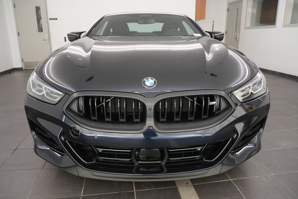 2025 BMW 8 Series M850i xDrive 10