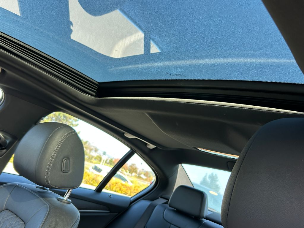 Thumbnail: 2022 BMW 5 Series - 16