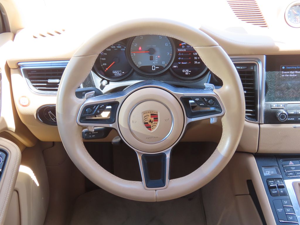 Thumbnail: 2017 Porsche Macan - 6