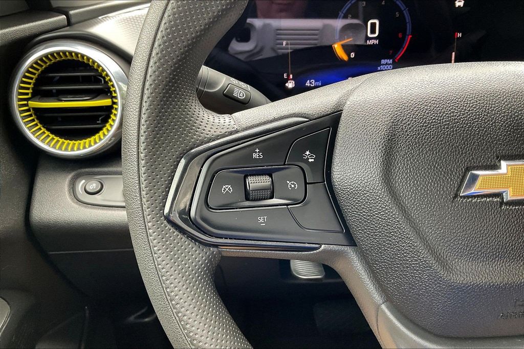 Used 2025 Chevrolet Trax SUV