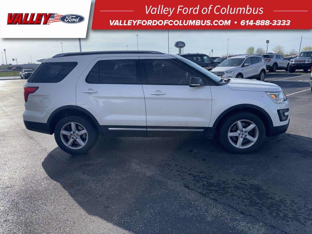 White Platinum Clearcoat Metallic 2016 Ford Explorer XLT 4WD SUV / Crossover All-Wheel Drive 6-Speed Automatic