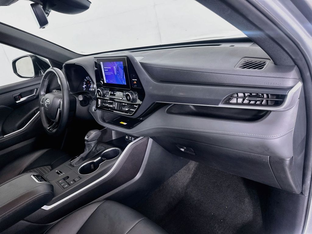 Thumbnail: 2024 Toyota Highlander - 30