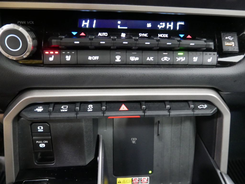 2025 Toyota Tundra Limited - Photo 35