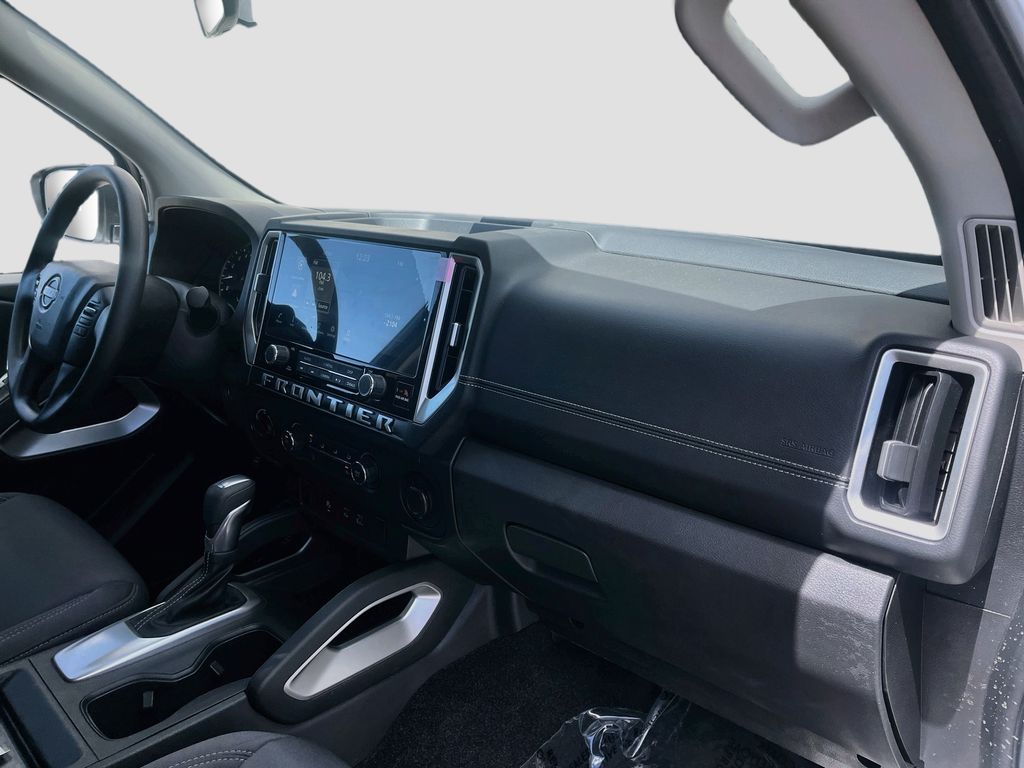 Used 2025 White Nissan SV image 27