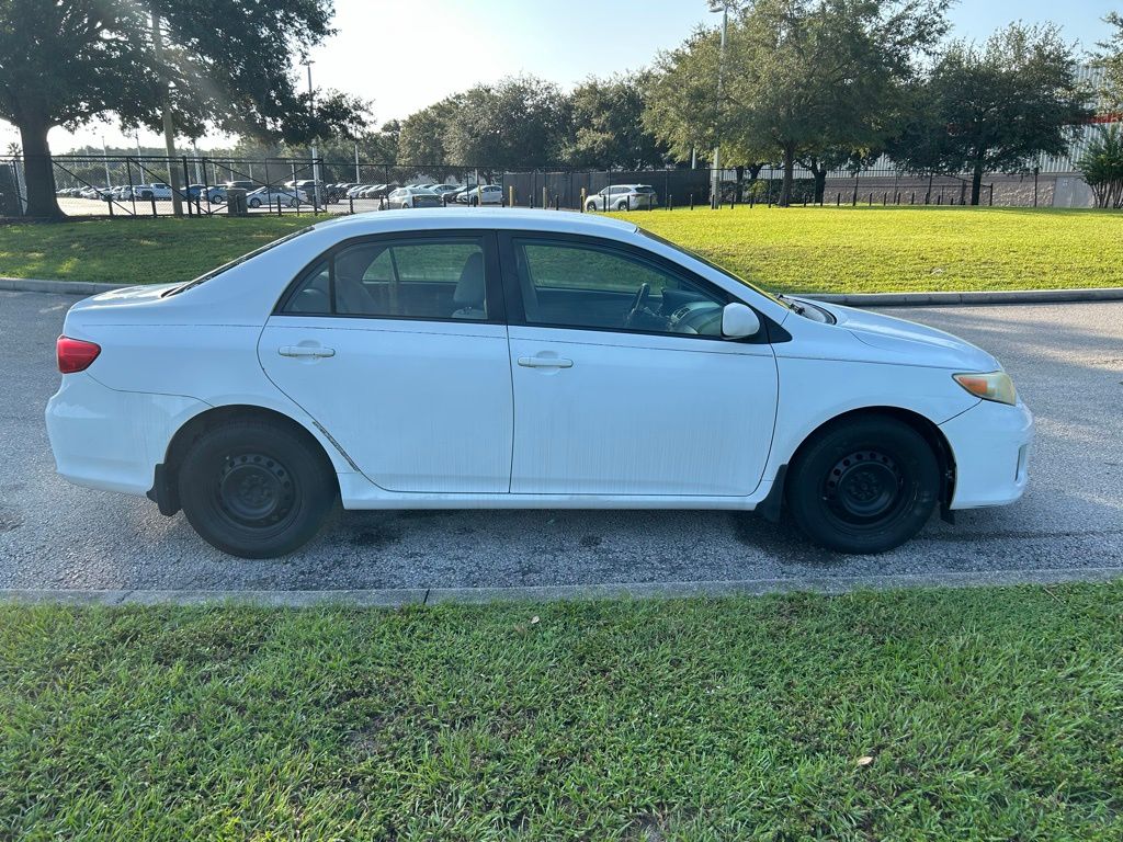 Thumbnail: 2011 Toyota Corolla - 6