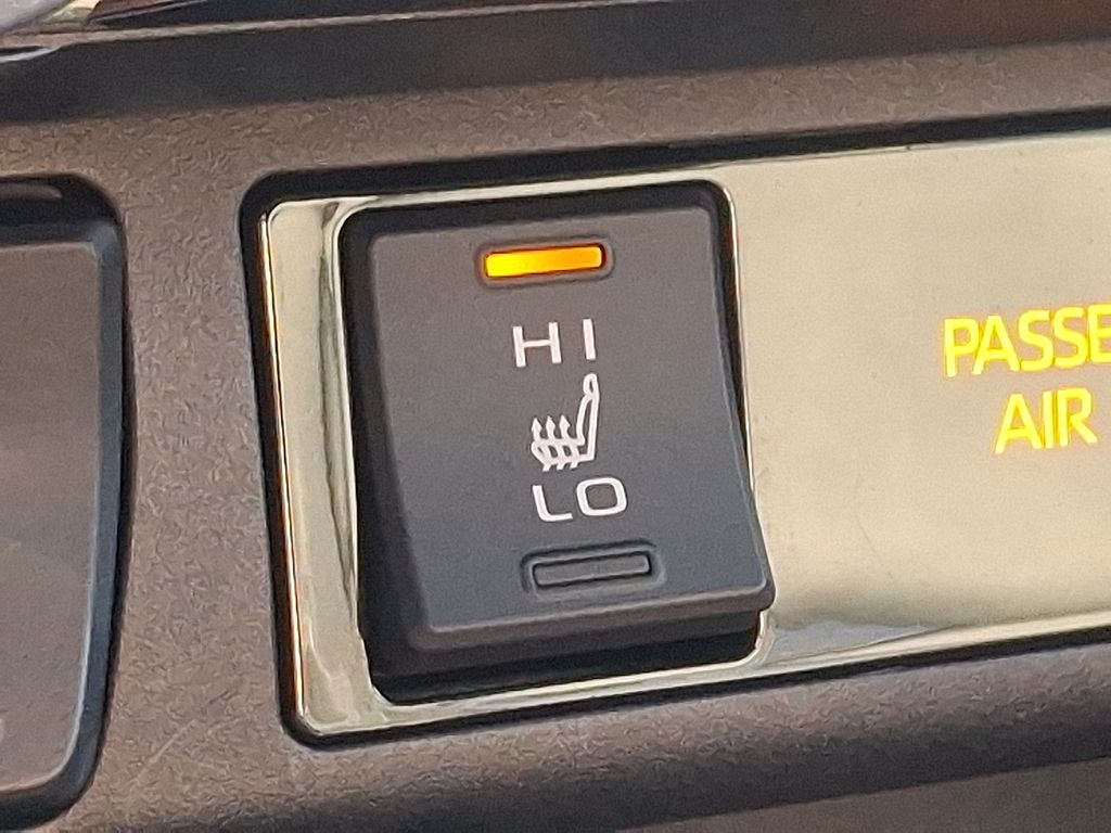 Thumbnail: 2021 Toyota RAV4 - 23