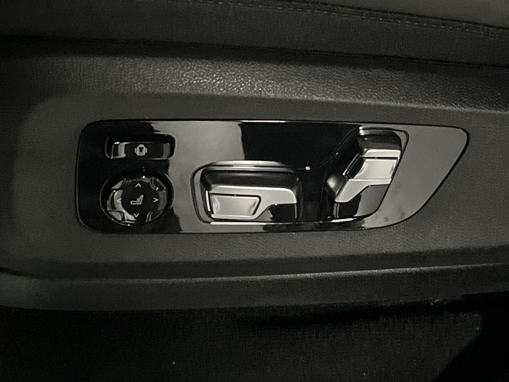 Thumbnail: 2026 BMW X5 - 12