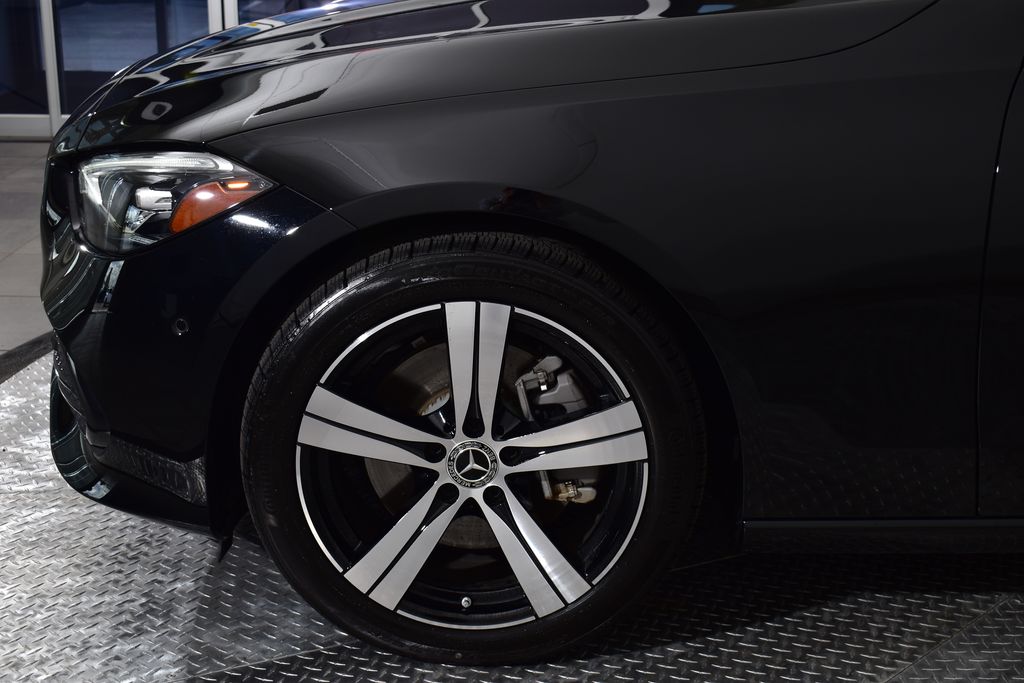 Thumbnail: 2025 Mercedes-Benz C-Class - 9