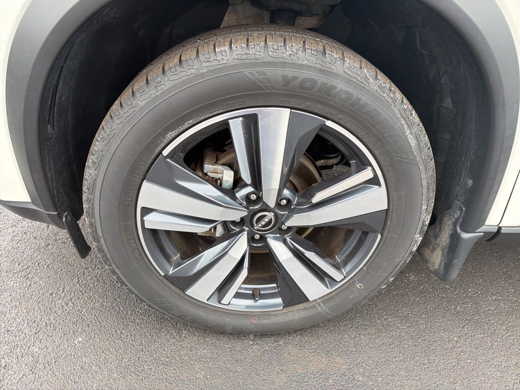 Thumbnail: 2022 Nissan Rogue - 10