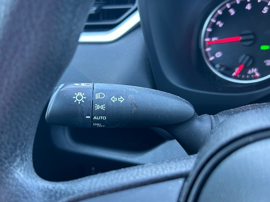 Thumbnail: 2022 Toyota RAV4 - 21