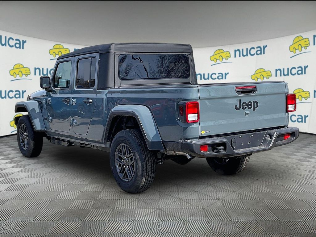 2026 Jeep Gladiator — photo 5