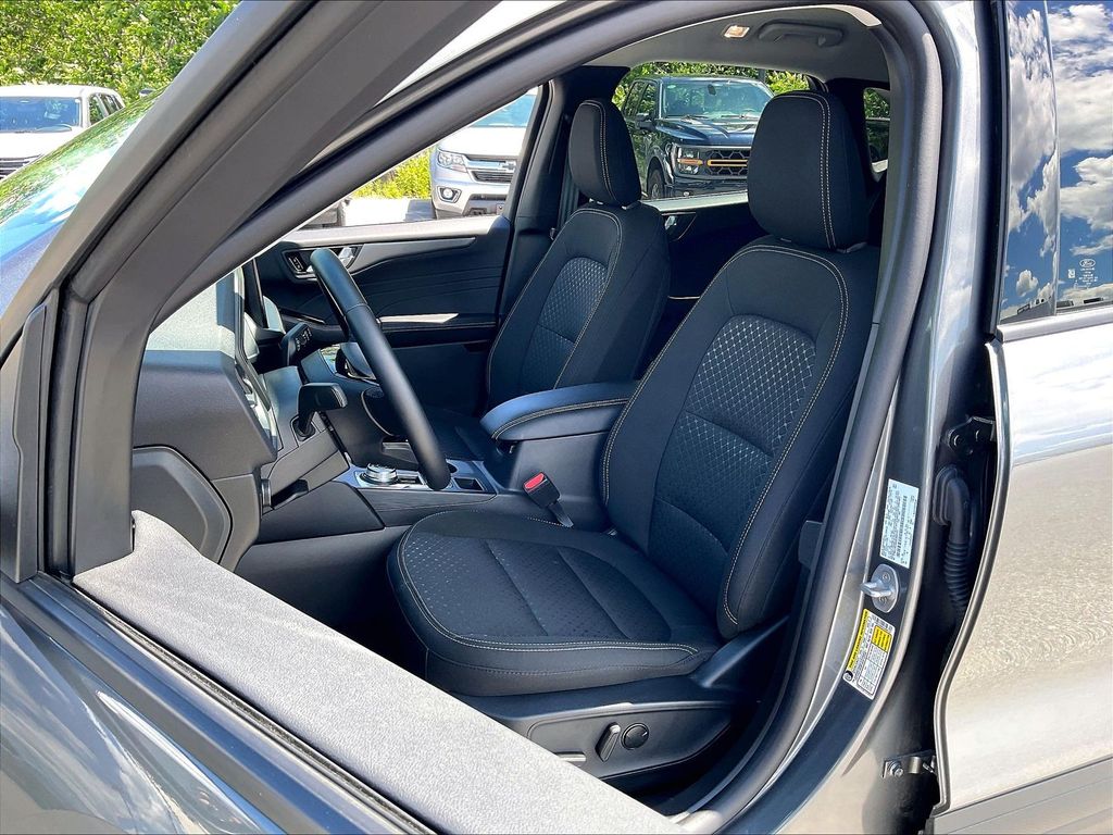 2025 Ford Escape — photo 9