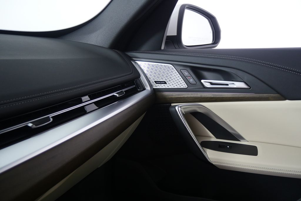 Thumbnail: 2025 BMW X1 - 25