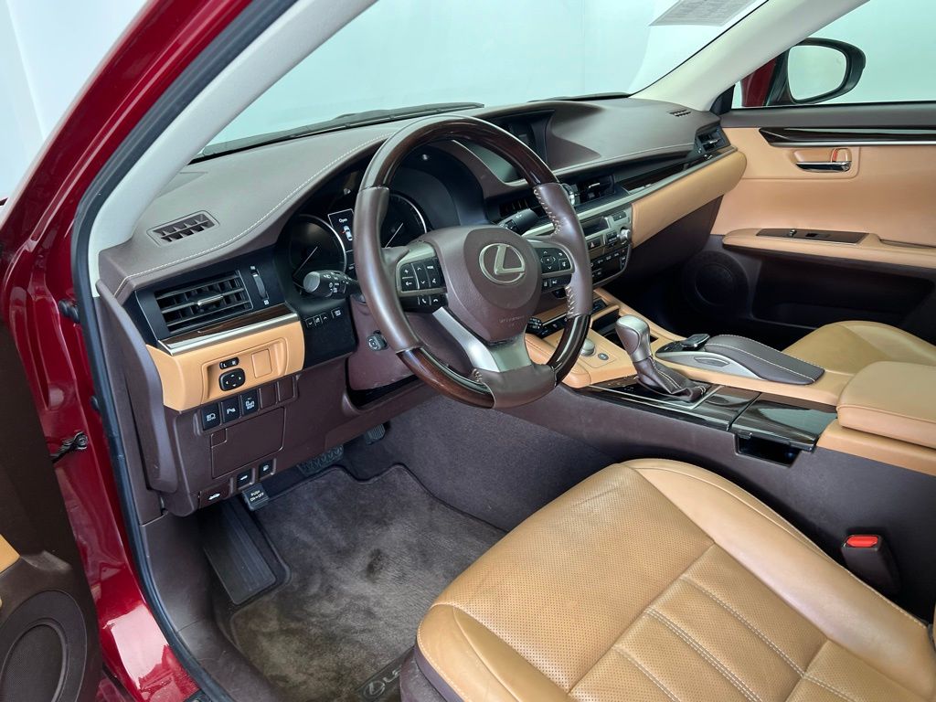 Thumbnail: 2017 Lexus ES - 4