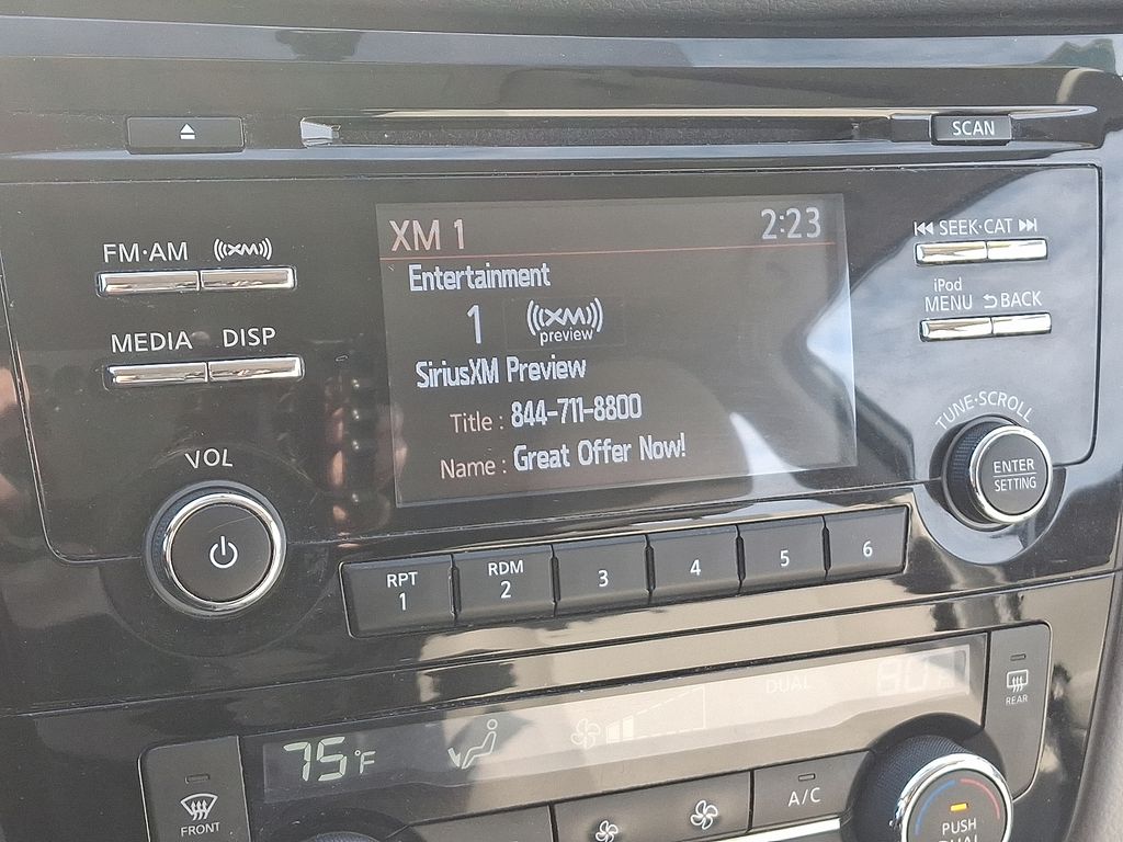 Thumbnail: 2018 Nissan Rogue Sport - 17