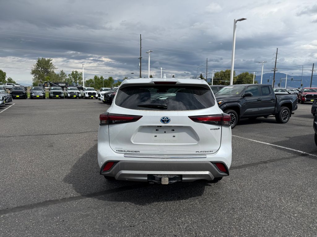 Used 2024 Toyota Highlander Hybrid SUV