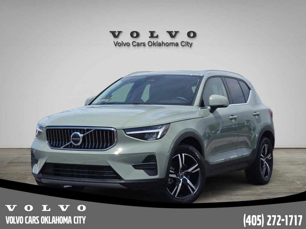 2025 Volvo XC40 B5 Core