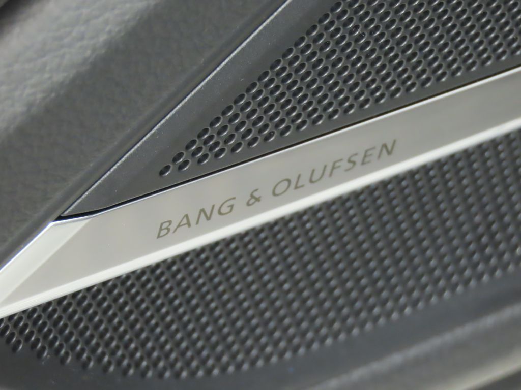 Thumbnail: 2025 Audi S8 - 31