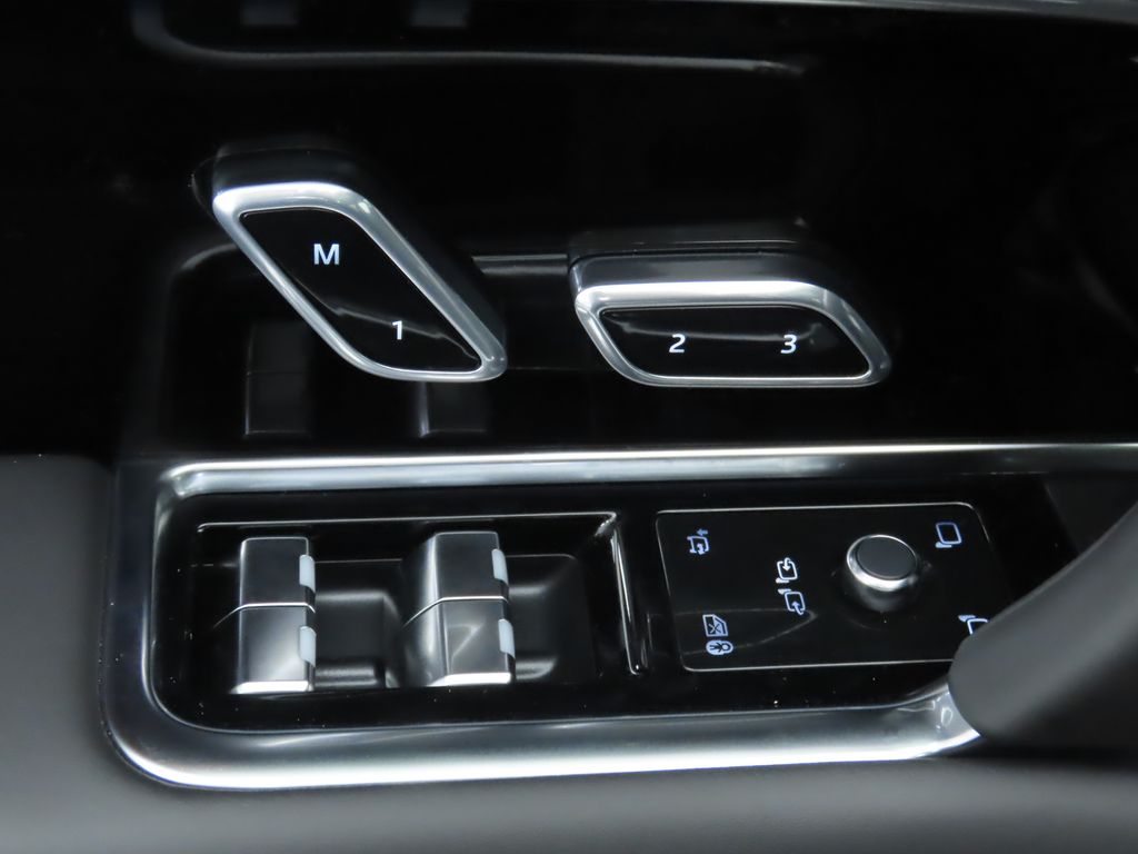 Thumbnail: 2025 Land Rover Range Rover - 24