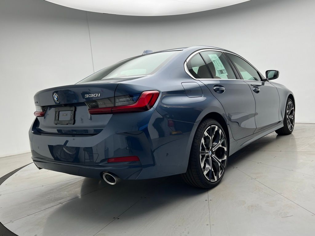 Thumbnail: 2025 BMW 3 Series - 3