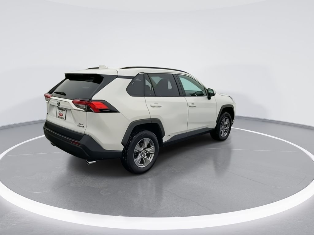 2022 Toyota RAV4 XLE 8