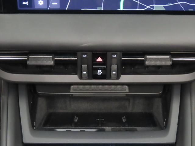 Thumbnail: 2025 Porsche Macan - 28