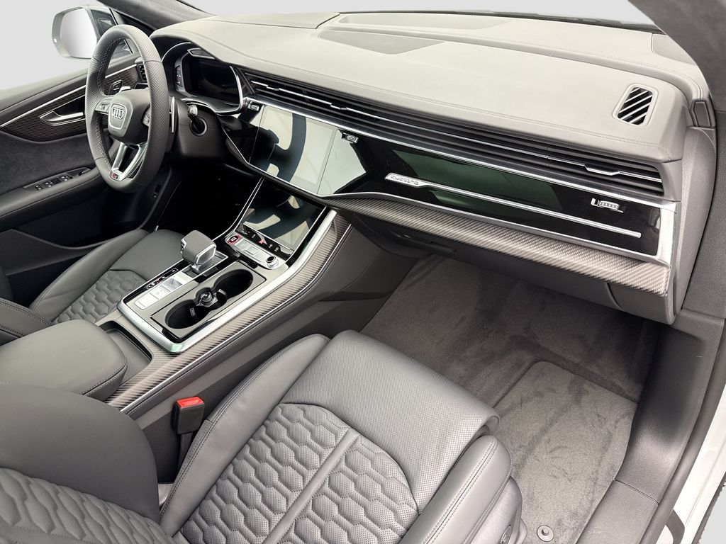 Thumbnail: 2026 Audi RS Q8 - 16