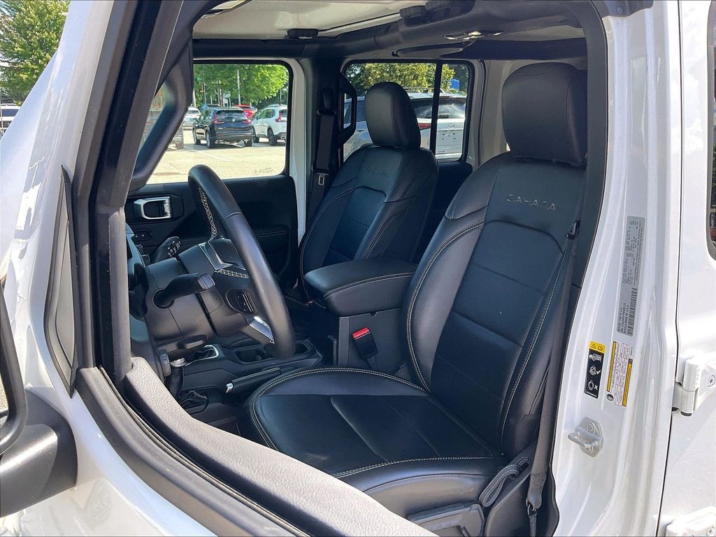 2023 Jeep Wrangler — photo 10