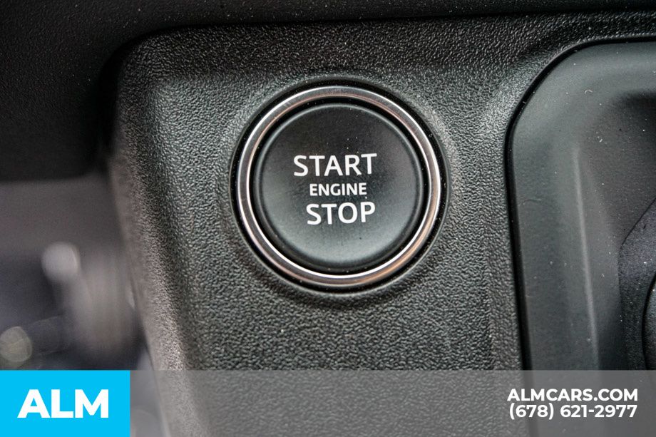 Used 2024 White Land Rover X-Dynamic SE image 45