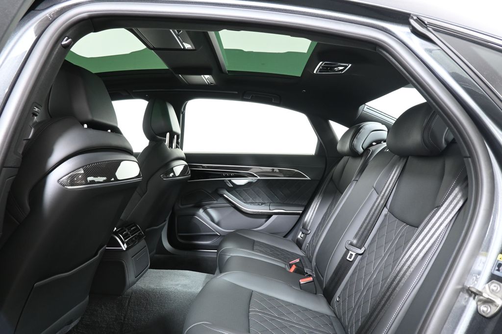 Thumbnail: 2025 Audi S8 - 31