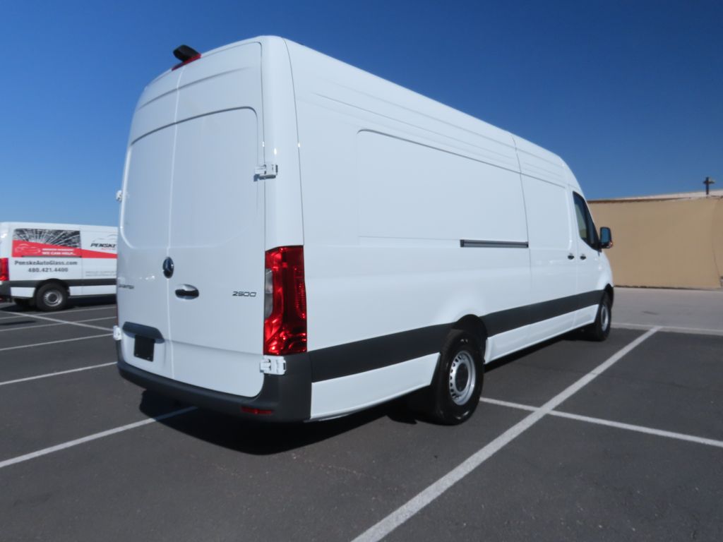 2025 Mercedes-Benz Sprinter 2500 5