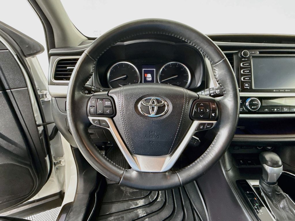 Thumbnail: 2018 Toyota Highlander - 11