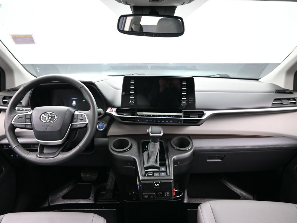 2024 Toyota Sienna XLE