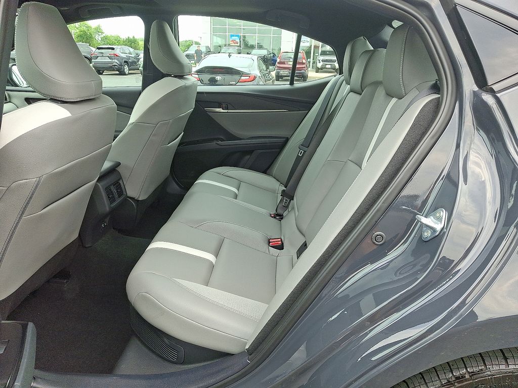 2025 Toyota Camry SE 10