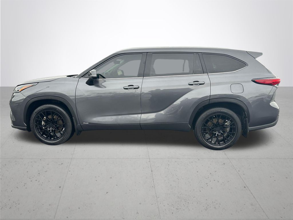 2022 Toyota Highlander Hybrid Platinum
