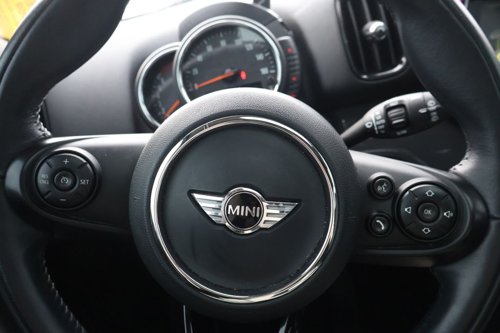 Thumbnail: 2017 MINI Cooper Countryman - 17