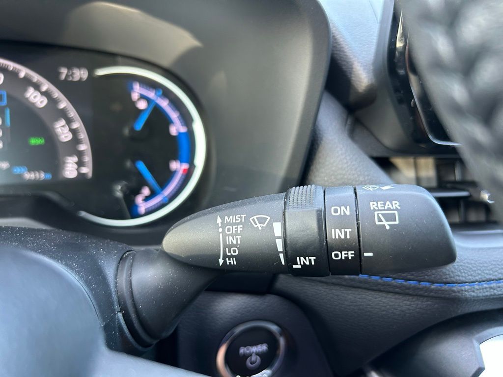 2023 Toyota RAV4 XSE 27