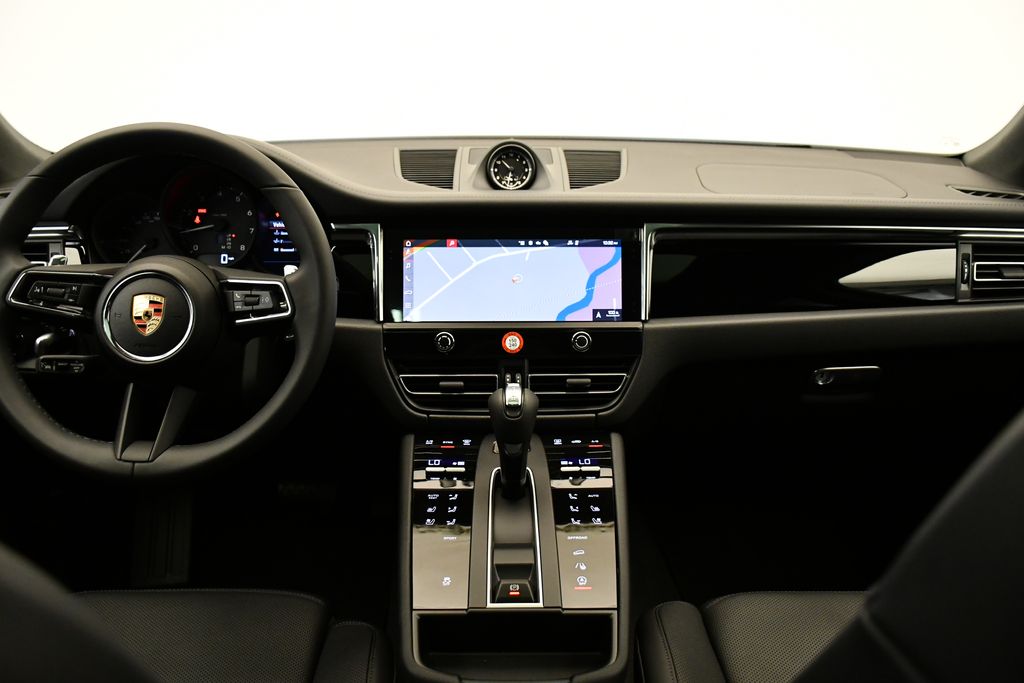 Thumbnail: 2025 Porsche Macan - 22