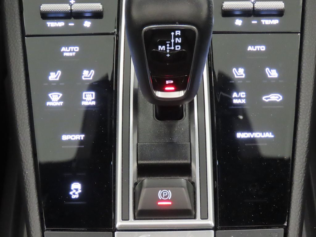 Thumbnail: 2023 Porsche Cayenne - 26